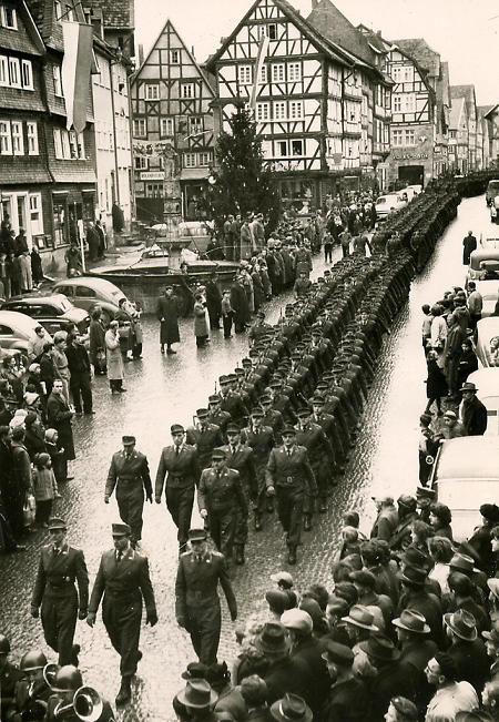 Die Bundeswehr zieht in Fritzlar ein, 14.12.56