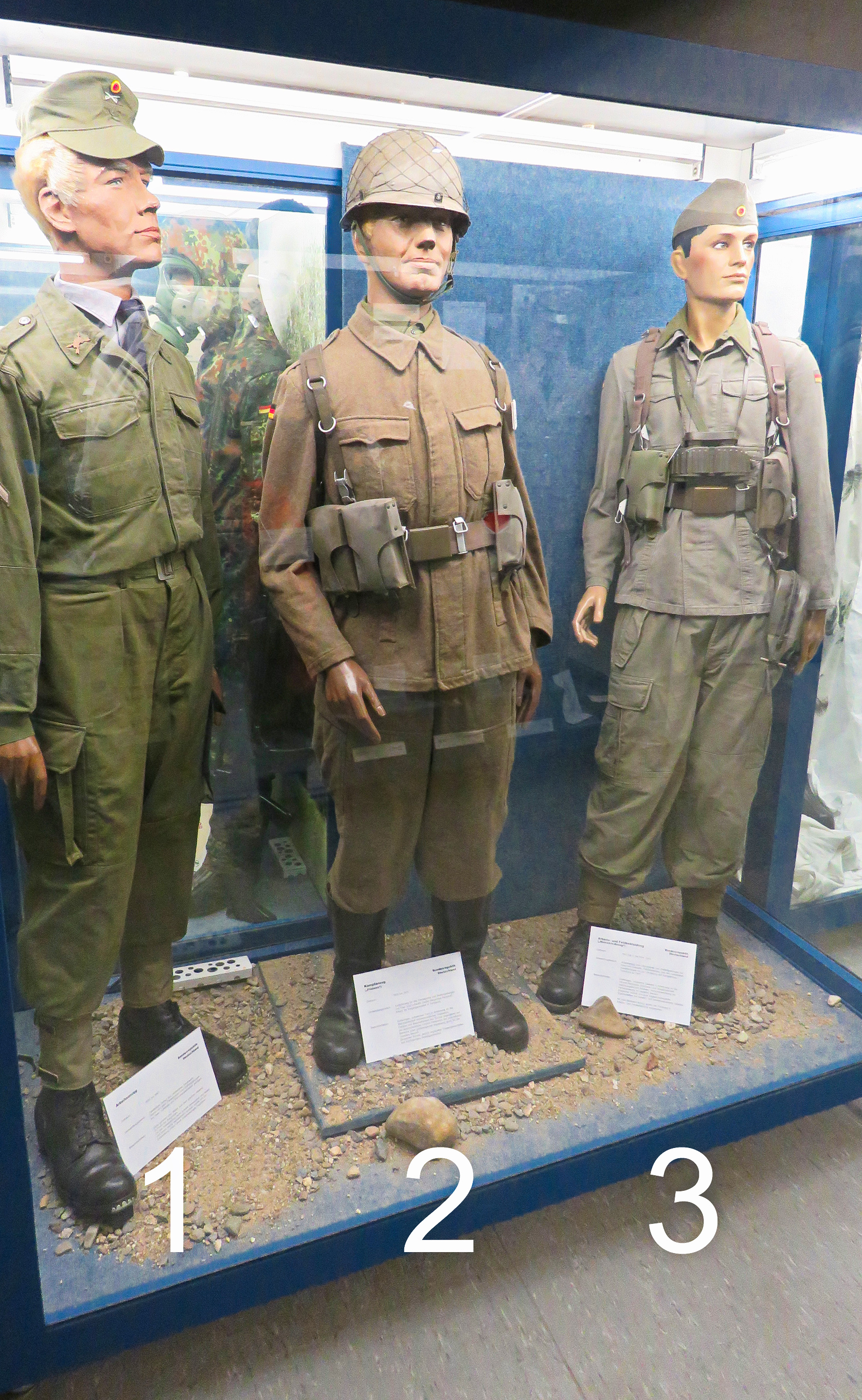 Uniformen frühe Bw Kopie-1